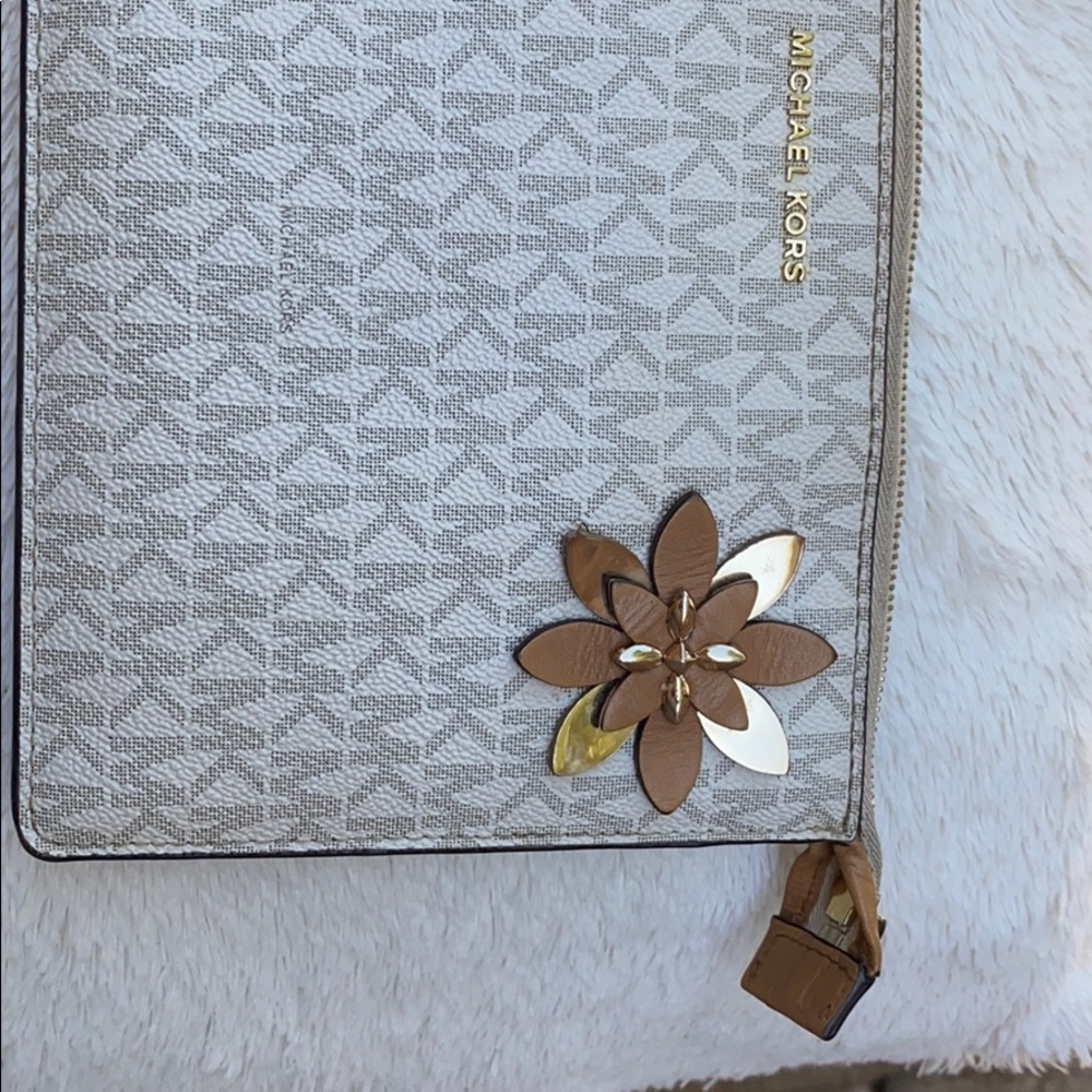Mk wristlet bag white with flowers